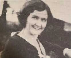 Anna Cockrum's Instagram, Twitter & Facebook