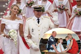 Charlene de monaco avait déjà donné des nouvelles de ses jumeaux, le prince jacques et la princesse gabriella, le vendredi 10 avril. La Princesse Charlene Et Le Prince Albert Ii De Monaco Partagent De Nouvelles Photos Pour Leurs Noces De Faience