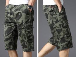 Le treillis pour homme possède de nombreuses poches ce qui le rend très pratique. Bermuda Long Homme Motif Camo Militaire Pantacourt Camouflage