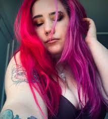 Corinne Hendricks's Instagram, Twitter & Facebook