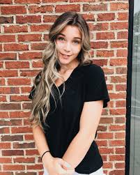 Marissa mowry is currently dating trevor lawrence, the football quarterback for the clemson tigers. Meet Clemson Qb Trevor Lawrence S Girlfriend Marissa Mowry Sports Gossip