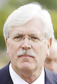 Candidates continue their tax attacks: Branstad, Hatch take each other to  task over state credits