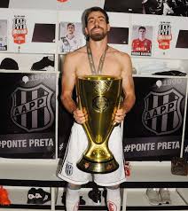 Luan peres petroni (b orn 19 temmuz 1994), luan peres olarak bilinen brezilyalı bir futbolcusu , merkez savunma oyuncusu veya sol arka olarak oynuyor santos , belçika tarafından kiralandı club brugge. Fluminense Se Aproxima Do Zagueiro Luan Peres Fluminense O Dia