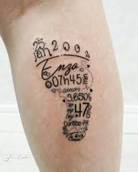 Tatuaje Pie De Hijo Con Datos Del Nacimiento Por Yasmin Coiado Tatuajes Para Mujeres