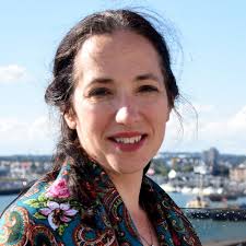 Jennifer Quail's Instagram, Twitter & Facebook