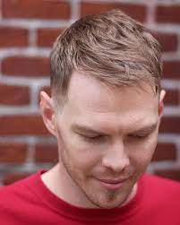 Ich hab momentan kurz bis mittellanges haar und wollte fragen welche frisuren so zu blond als mann bei sehr lichtem haar? Frisuren Mit Geheimratsecken Fur Manner 12 Gute Varianten Fur Frisur