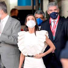 Check spelling or type a new query. Koroleva Ispanii Vyshla V Svet V Deshevom Kombinezone V Stile 80 H Vneshnij Vid Cennosti Lenta Ru