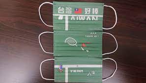 大家安安 現在全台都在關注羽球男雙金牌戰 然後鏡頭有時候會拍到教練那邊去 麟洋配的教練 看起來好年輕 然後又戴一副眼睛 雙手抱胸盯著比賽 感覺就像運動漫畫是那種謀士一樣 有一百零一種戰術 有沒有教練的卦？. Jqmvp2xofk8phm