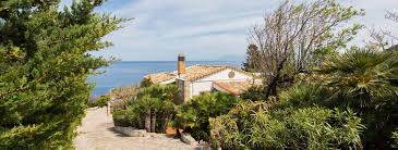Attico fronte mare a nizza di sicilialo studio immobiliare ferlisi vi presenta questa incantevole proprietà con vista sul mare nel cuore di nizza di sicilia. Le Comodita Di Una Casa Vacanza Direttamente Sulla Spiaggia In Sicilia