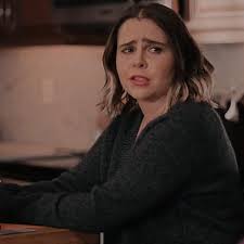 Annie Marks Icon Mae Whitman Cool Girl Hair Again