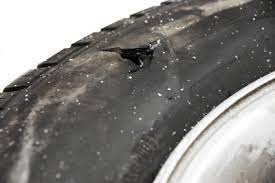 autoreifen reparatur selber machen so geht s wenn ein nagel im reifen steckt