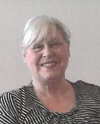 Suzanne Dore's Instagram, Twitter & Facebook