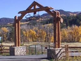 See how prominent universities achieve wellness, sustainability, and educational initiatives with a campus farm. Great Idea 35 Awesome Farmhouse Driveway Entrance Gate Ideas Https Decoredo Com 12664 35 Awesome Farmho Farm Entrance Driveway Entrance Ranch Entrance Ideas
