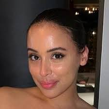 Savannah Spencer's Instagram, Twitter & Facebook