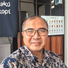 Savoring the Scenic Beauty of Sinchon Campus in Golden Light 🌆✨ 📷 by Noh  Tae In (French Language & Literature)