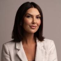 Stephanie Kasper's Instagram, Twitter & Facebook