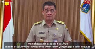 Pimpinan paduan suara di masjid istiqlal dalam video ini adalah septo adi kristianto, non muslim, choir director gereja bethel indonesia. Sizyjhegofwqwm