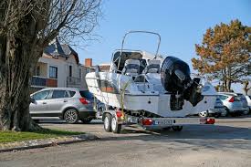 Emmener Son Bateau Sur La Route Avec Une Remorque Voile Moteur Bateau Permis Bateau Bateau A Moteur