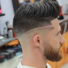 Manner Frisuren 2018 Trendige Pompadour Frisur Fur Herren Frisurentrends Mode Zenideen Frisuren Manner Frisuren Hinterschnittene Manner