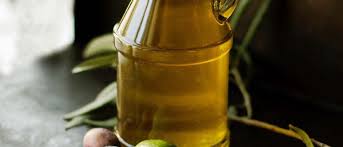 Zat polifenol yang terkandung dalam minyak zaitun bisa melindungi sel kulit dari sinar uv dan radikal bebas. Manfaat Minyak Zaitun Untuk Kecantikan Guesehat Com