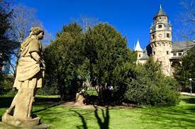 It contains a sculpture museum, the städtische galerie liebieghaus, which is part of the museumsufer on the. Das Liebieghaus Skulpturensammlung Juwel Am Museumsufer Frankfurt Tipp