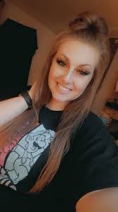 Danielle Hone's Instagram, Twitter & Facebook