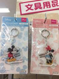 ダイソー ディズニーの アクリルキーホルダー が登場 ミッキー ミニー プリンセス と種類も豊富 ディズニー キーホルダー アクリルキーホルダー ディズニー
