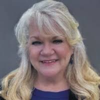 Ellen Peterson's Instagram, Twitter & Facebook