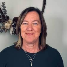 Lynette Barker (@lynettebar)