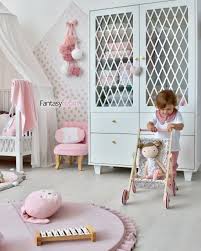 Günstige produkte rund um dein babyzimmer präsentiert dir moebel.de. Wandtattoo Blumen Kinderzimmer Gestaltungsidee Auf Wandfarben Weis Und Kinderzimmer Einrichten Mobel