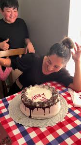 Video completo del pastelazo en mi cumple.. gracias a estas evidencias, ya  sé a quien voy a empujar al pastel 😂😂 #birthdaycake #cakesmash #caketok  #cakesoftiktok #tiktoklatino #cumpleaños #pastel ...