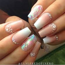 Titulada y teniendo una correcta preparación de la uña natural usando productos de calidad. Unas French 50 Disenos Faciles De Hacer Desde Casa 2019 Unas De Maquillaje Manicura De Unas Unas Para Novia