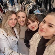 🎄✨ Merry Christmas from The Dressing Room! ✨🎄 As this year comes to an  end, we want to thank each of you for your incredible support. 💖 You've  turned The Dressing Room