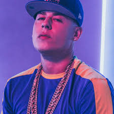 Cosculluela is a reggaeton vocalist who made his smash hit solo album debut in 2009 with el principe. Mymusicstream Cosculluela Music Stream