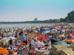 der strand im sommer und der hauptsaison the beach in summer and top season strand scharbeutz in scharbeutz urlaubsbilder scharbeutz strand