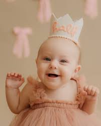 I know I said I wasn't gonna do any more Santa Sessions, and even told a  few people he wouldn't be back till next year.. BUT- I've been getting more  and more