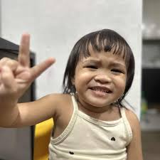 2ne1 REUNION? 🤣 Dara noticed Filipino fans who cosplayed as 2NE1 members  during Park Bom's "You & I" fan meeting in Manila. She wrote, "Grabe!!! Ang  galing din pala magcosplay mga pinoy