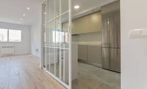 En barcelona.suministro y colocación de puertas correderas de cristal para locales,vitrinas o escaparates. Puerta Corredera De Cristal De La Cocina Fortesdelsol Arquitectura Reformas Y Construccion