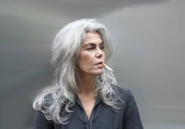 It resembles a bob, but with uneven length line. Masters Cheveux Longs Gris Cheveux Argentes Inspiration Cheveux