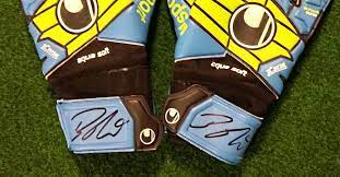 Koen casteels (born 25 june 1992) is a belgian footballer who plays as a goalkeeper for german club vfl wolfsburg, and the belgium national team. Die Torwarthandschuhe Von Vfl Wolfsburg Kapitan Benaglio