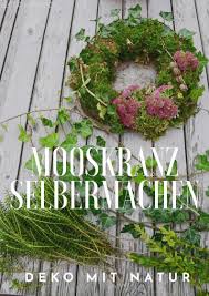 Mooskranz Selber Machen Deko Mit Moos Und Naturmaterialen Diy Efeu Kranz Wreath Kranze Herbstkranz Fette Henne Mooskranz Herbstkranz Basteln Herbst Dekoration