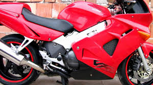 The 20013 vfr800f retains the amazing character of the older models, its acclaimed vtec engine and all the sporty mojo. Honda Vfr 800 Fi Youtube