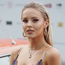 Suzanne Irons's Instagram, Twitter & Facebook