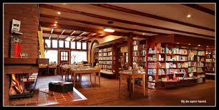 Riemer En Walinga In Ermelo Met Leestafel Piano Om Op Te Spelen Open Haard Die In De Winter Aankan Koffie En Gezellighe Boekhandels Boekenwinkel Nederland