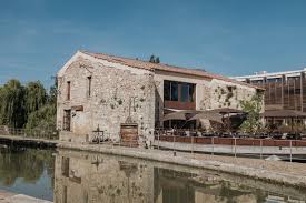 Au coeur du languedoc roussillon, sur les hauteurs de narbonne, accroché au flanc d'une colline se trouve ce clos protecteur. Midinettes And Cie Narbonne Autrement Promenade Romantique Vers Le Moulin Du Gua Et Son Jardin Medieval