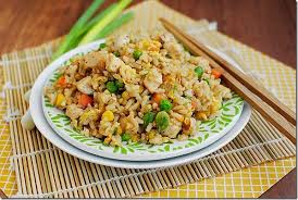 This healthy chicken fried rice is a super tasty and easy dinner recipe that only takes about 20 minutes! Recipe Healthy Chicken Fried Rice