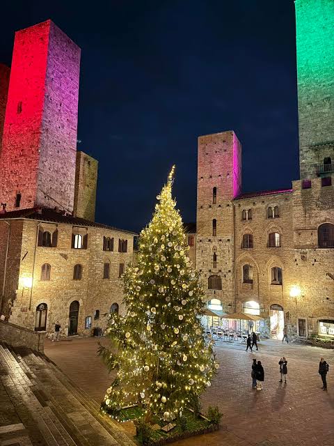 San Gimignano , during the Christmas holidays 🇮🇹