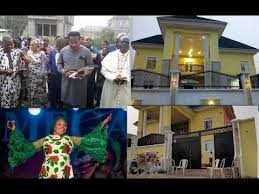 Tope alabi in logan ti ode (the moment he shows up) with ty. Gospel Singer Tope Alabi Opens Her New Mansion In Fagba Worth Around N200 Million With Her Husband Youtube