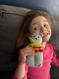 Woman returns with gifts after leaving store