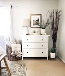 Pin By Raim Mar On Arquilove In 2020 Dresser In Living Room Dresser As Nightstand Dresser Decor